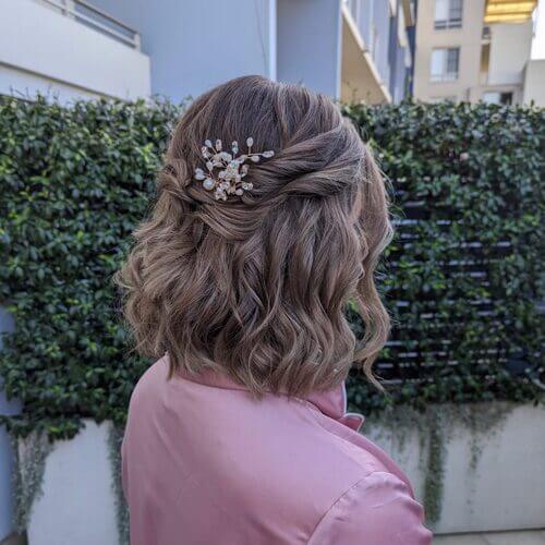Short-length bridesmaid hairstyle