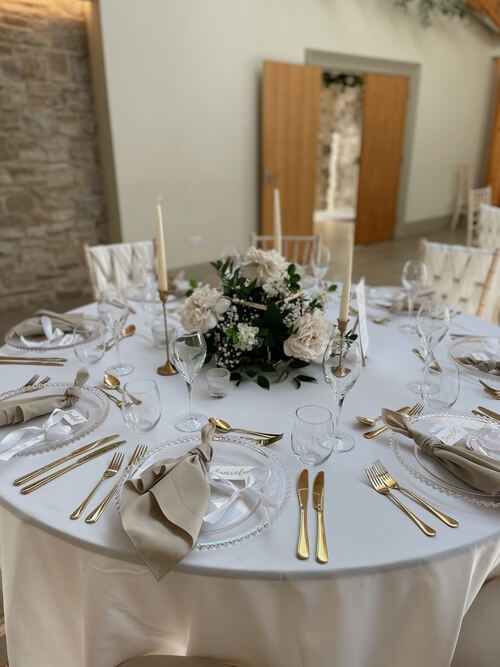 simple elegant centerpiece for wedding table