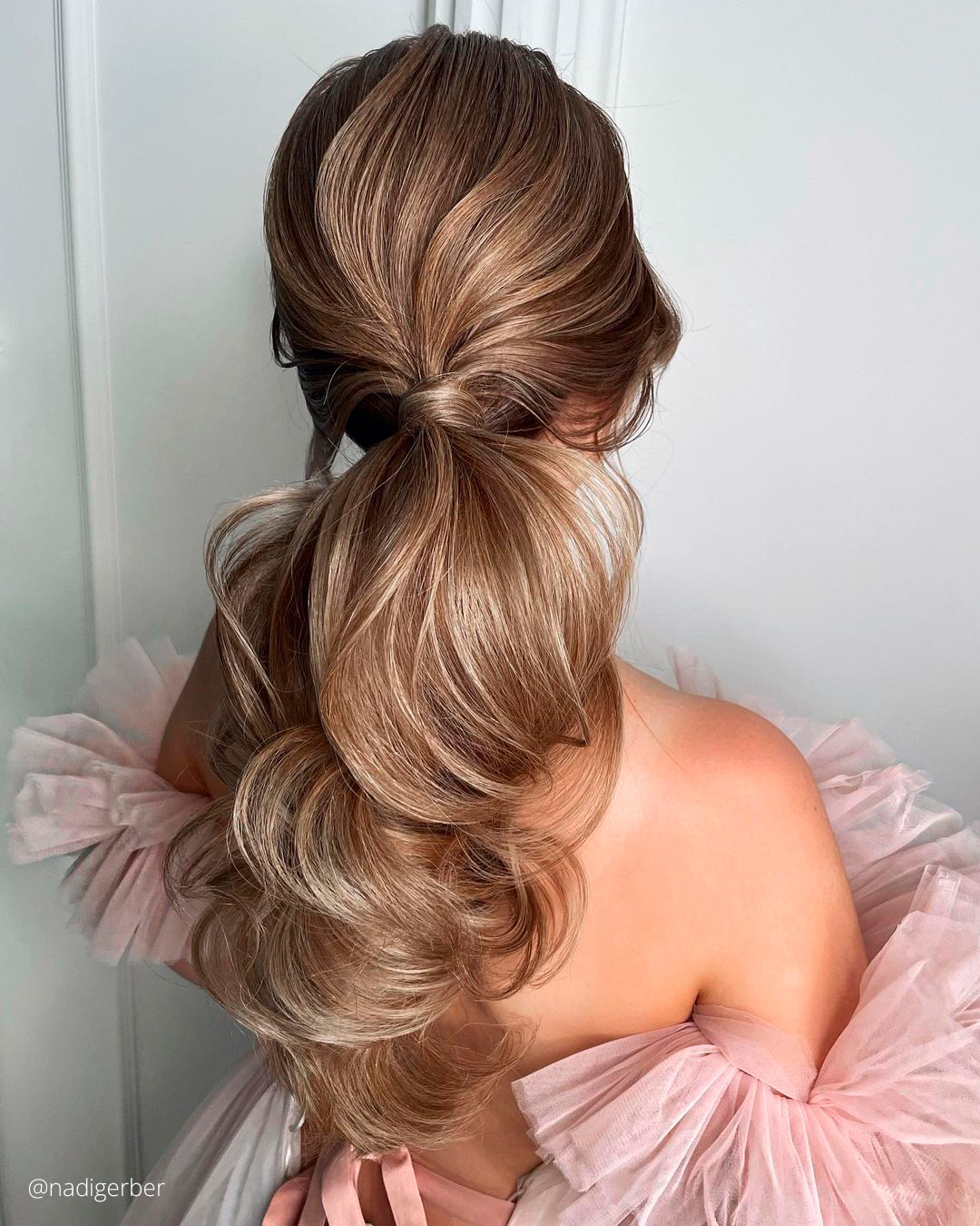 Pro Tips: How should brides prepare their hair if it tends to be oily or dry?