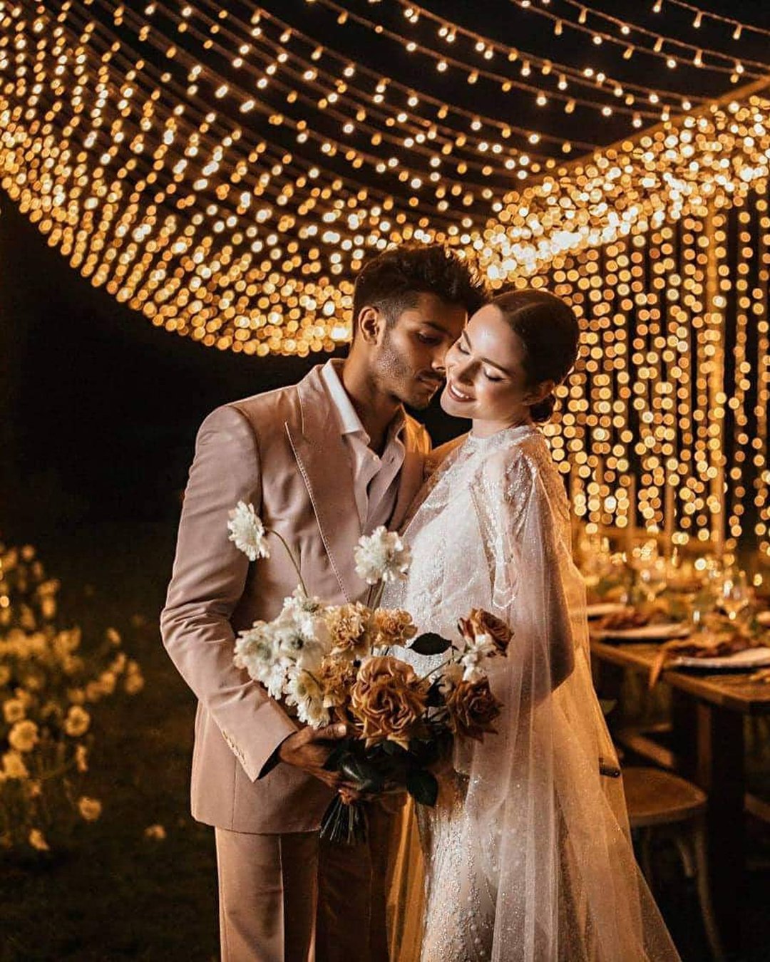 Incredible Night Wedding Photos With Sparklers