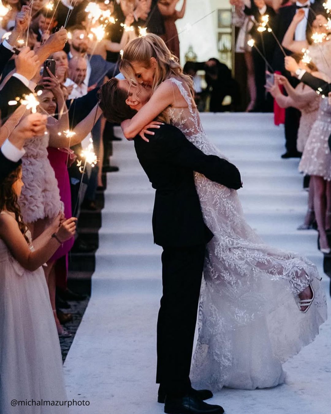 Incredible Night Wedding Photos With Sparklers
