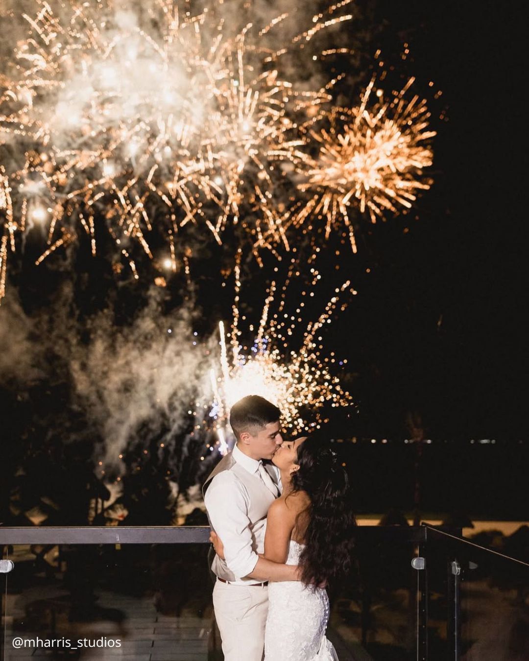 Beautiful Photos With Wedding Fireworks