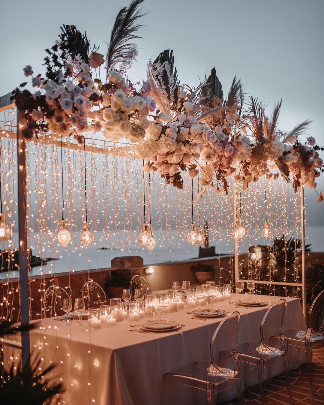 Gigantic Flowers Decor
