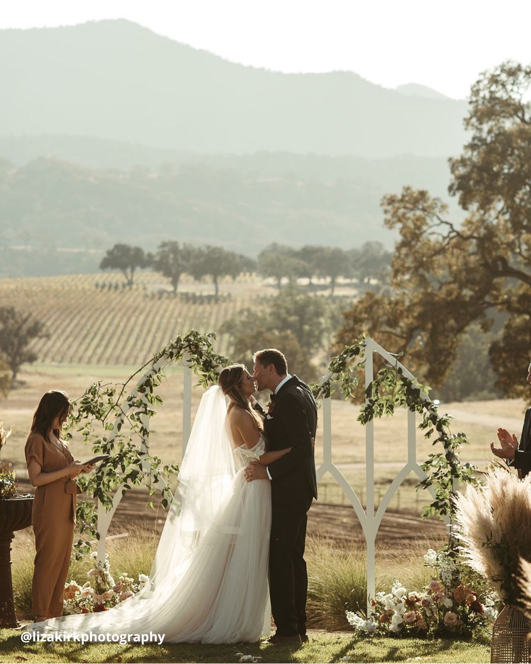 Natural Wedding Ceremonies With Flowers