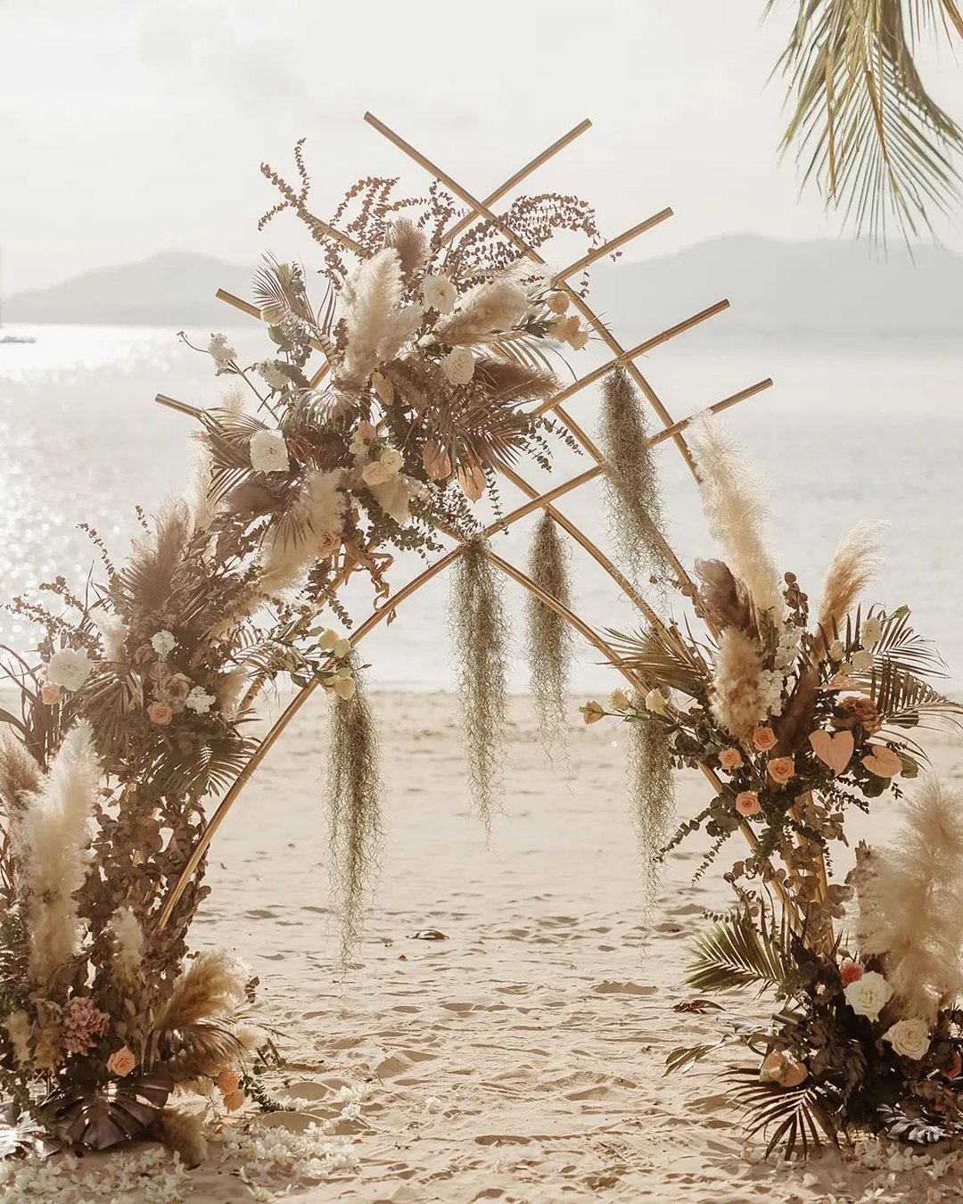 Trends in rust wedding theme – Dried flowers & pampas grass