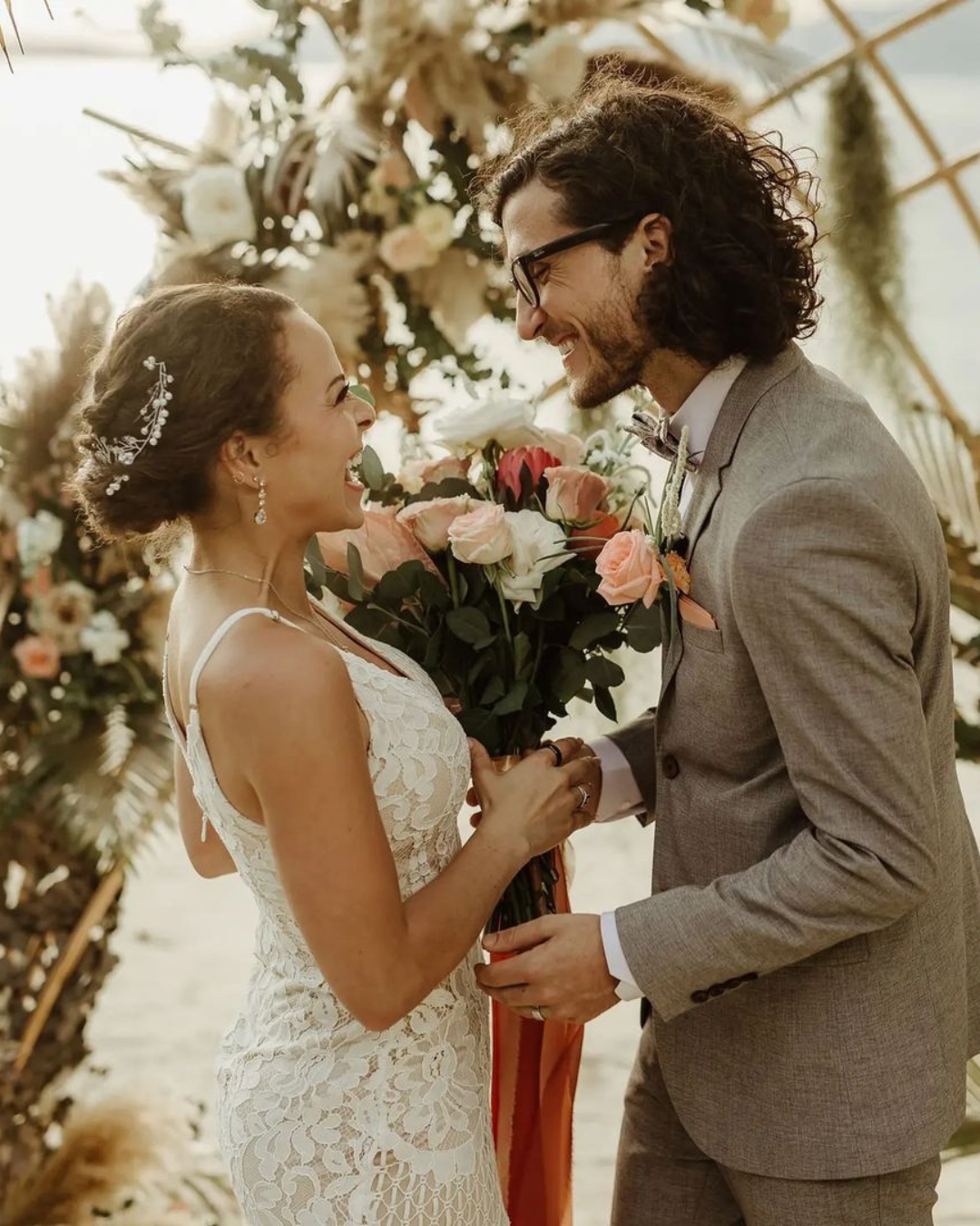 Main features of a small wedding, intimate wedding