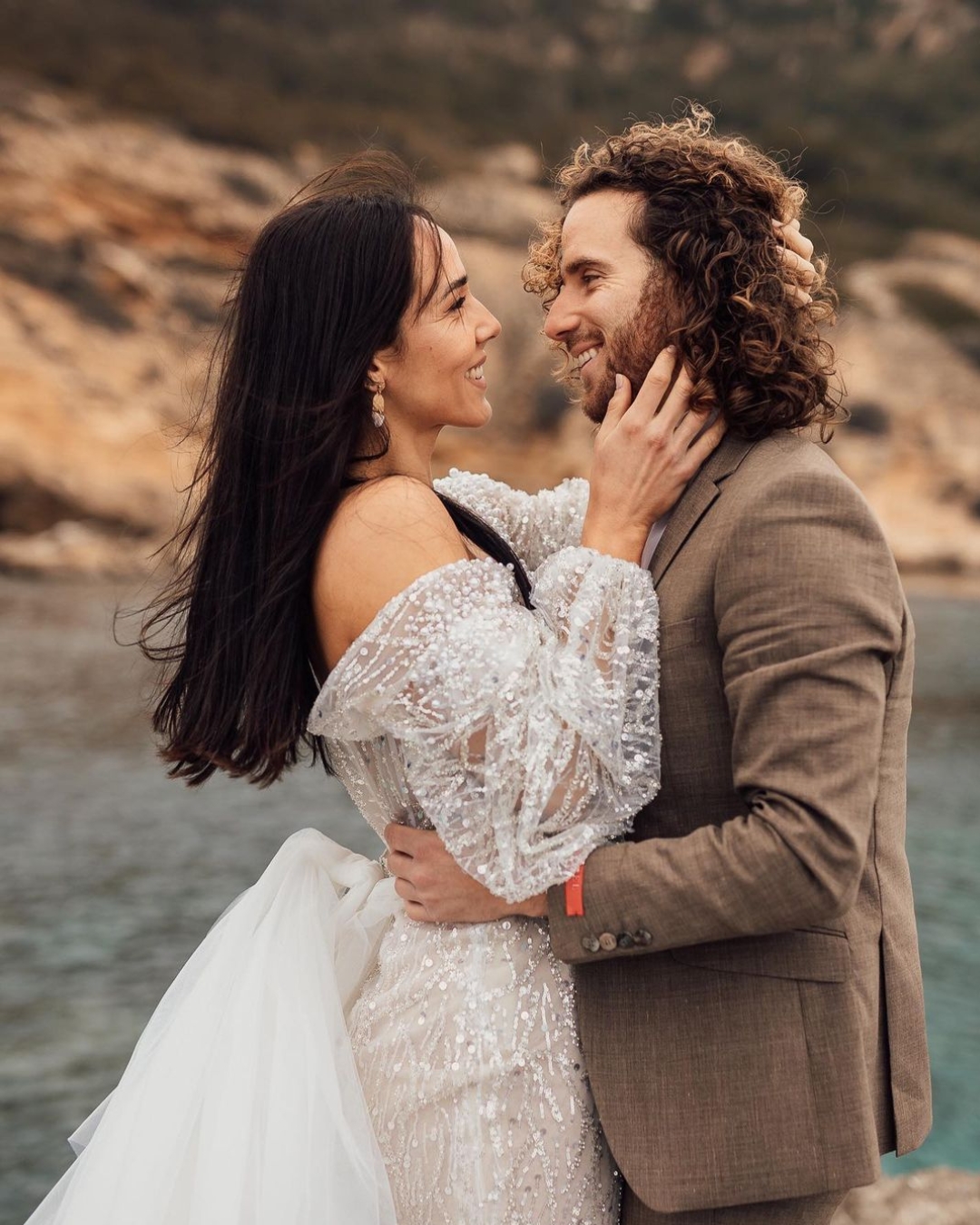 Main features of a small wedding, intimate wedding