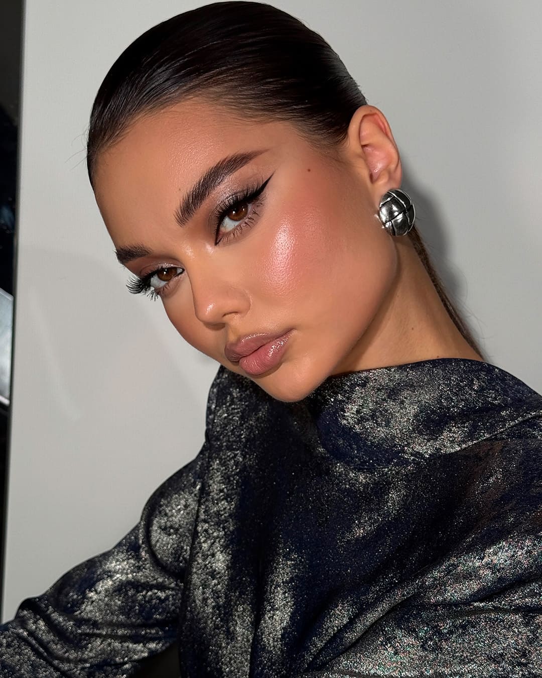 Sculpted Cat-Eye: The Liner Trend