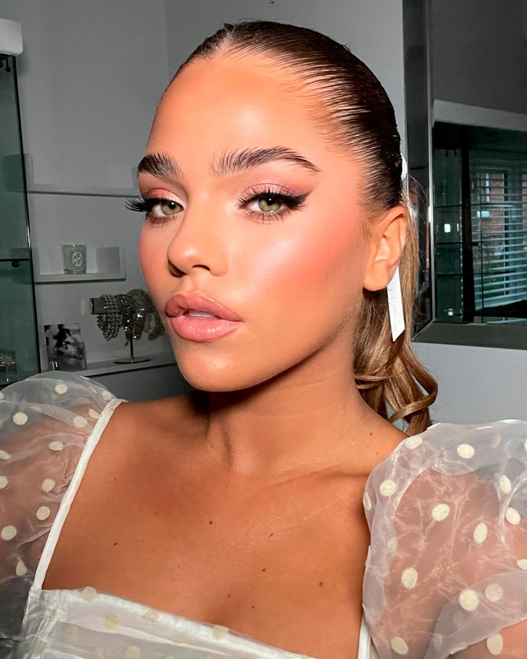 Sculpted Cat-Eye: The Liner Trend
