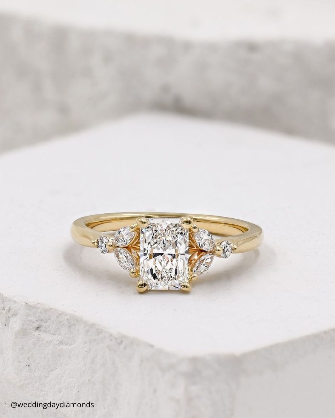 Diamond Gold Engagement Rings