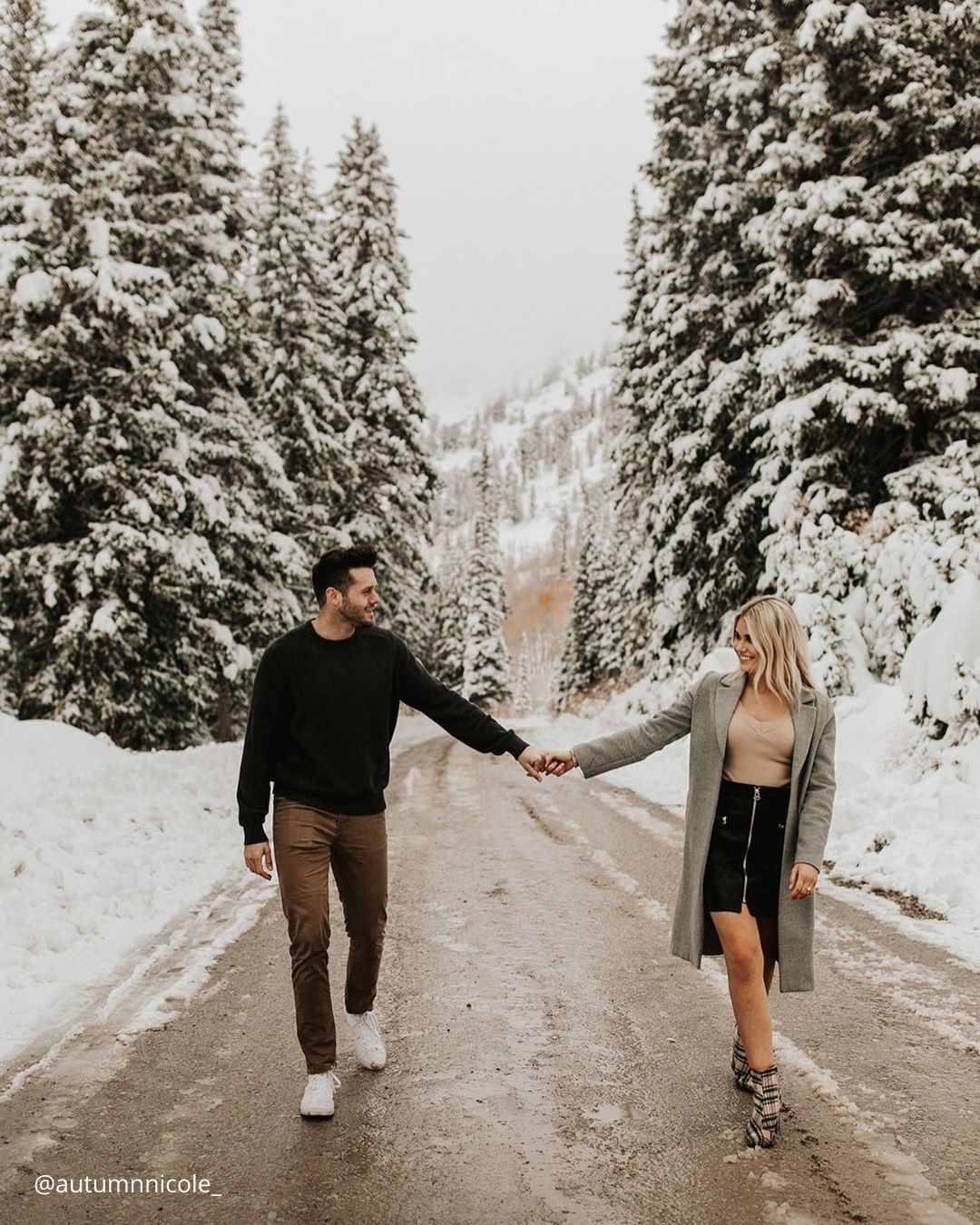 Lovely Ideas For Winter Engagement Photos