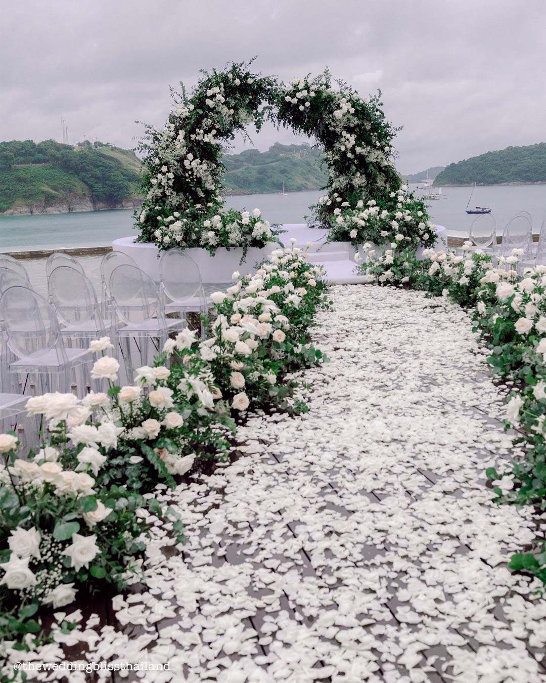 Aisle Decor Ideas with Petals