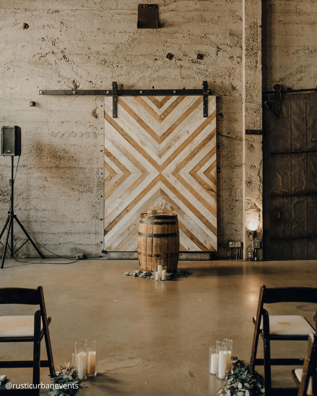 Romantic Decor With Barrels For The Wedding Ceremony