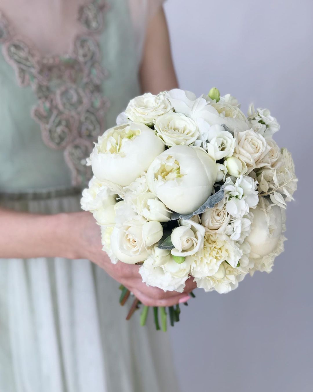 Breathtaking White Wedding Bouquets