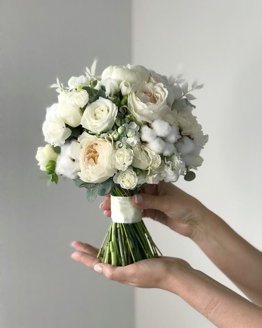 White Wedding Bouquets For Gentle Brides