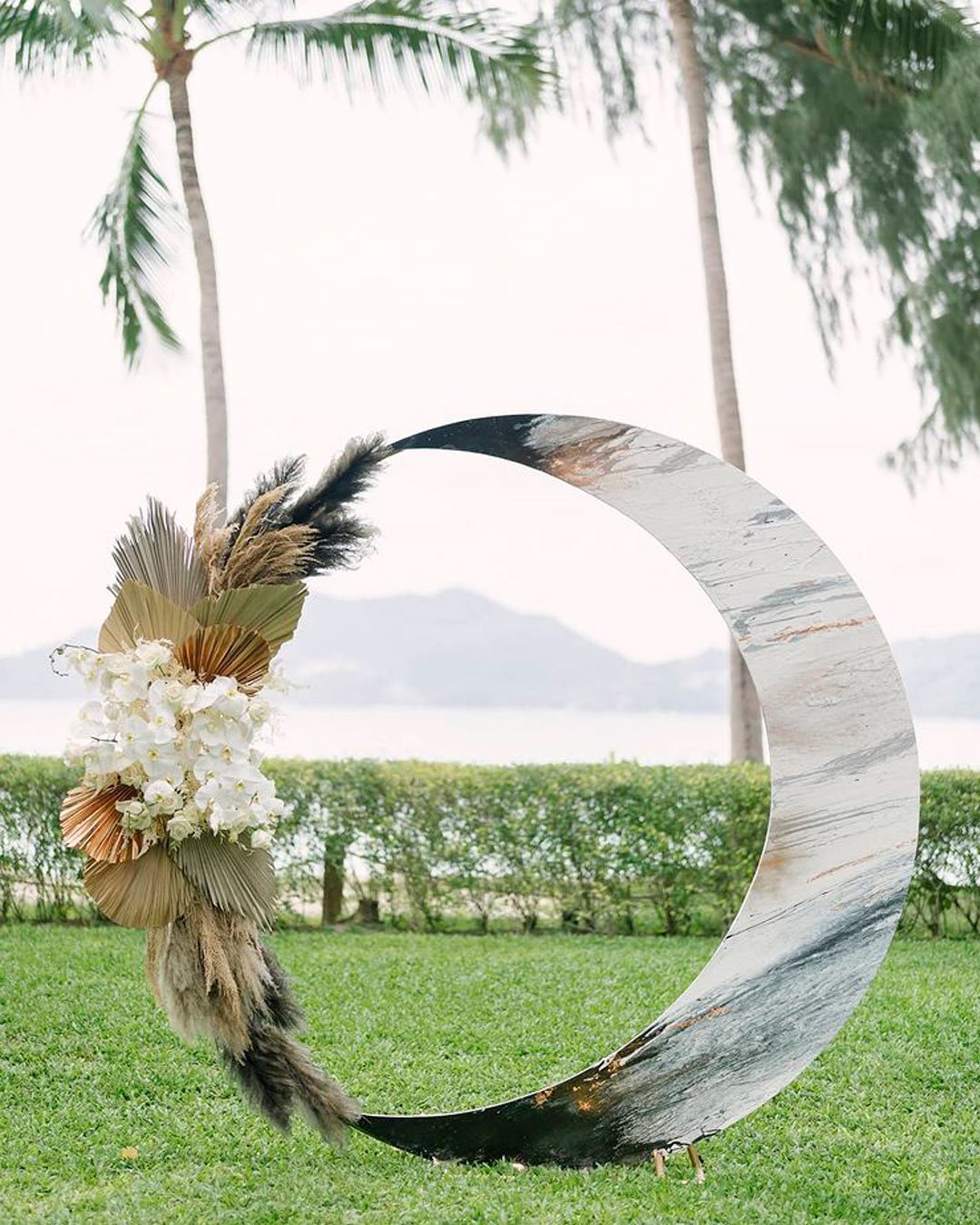 Black and Gold Wedding Decor