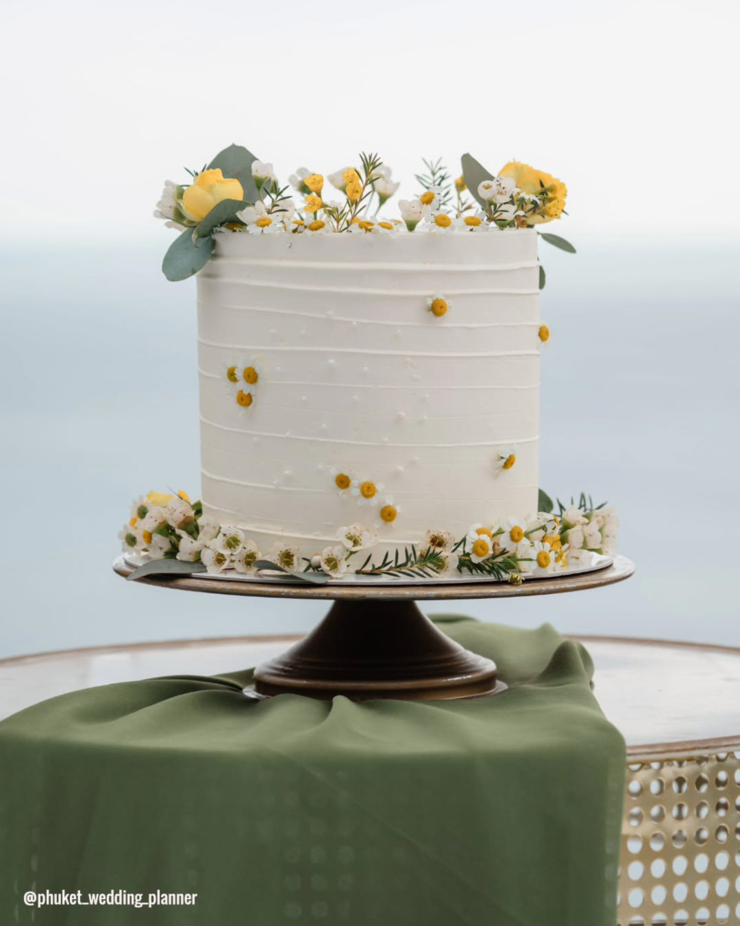 Blue and White Wedding Colors
