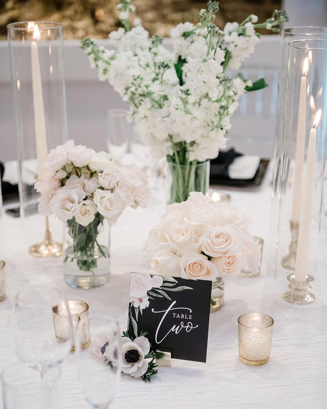 Perfect Decor Combination – Candles and Flowers