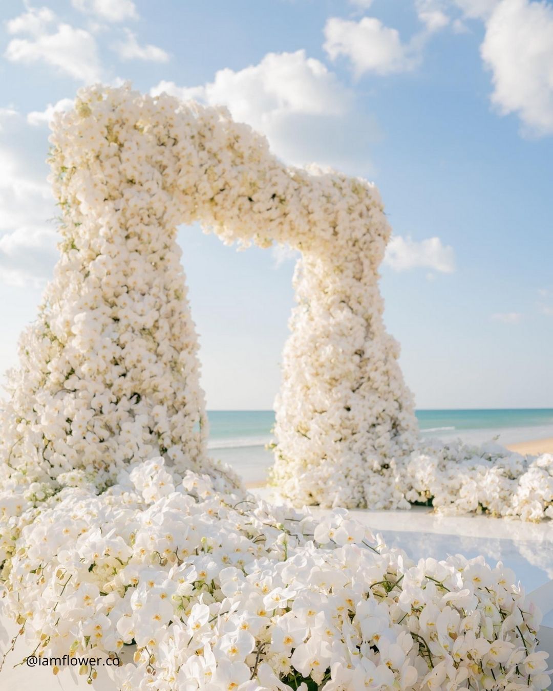 Modern All-White Wedding Decor