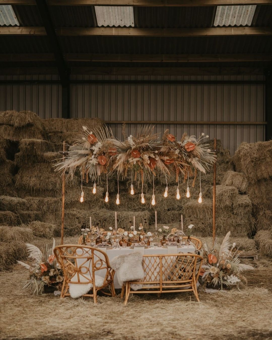 Genius Way To Using Hay Bale On Wedding