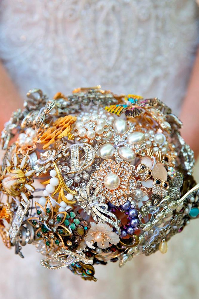 Short Guide – How To Make Wedding Brooch Bouquet