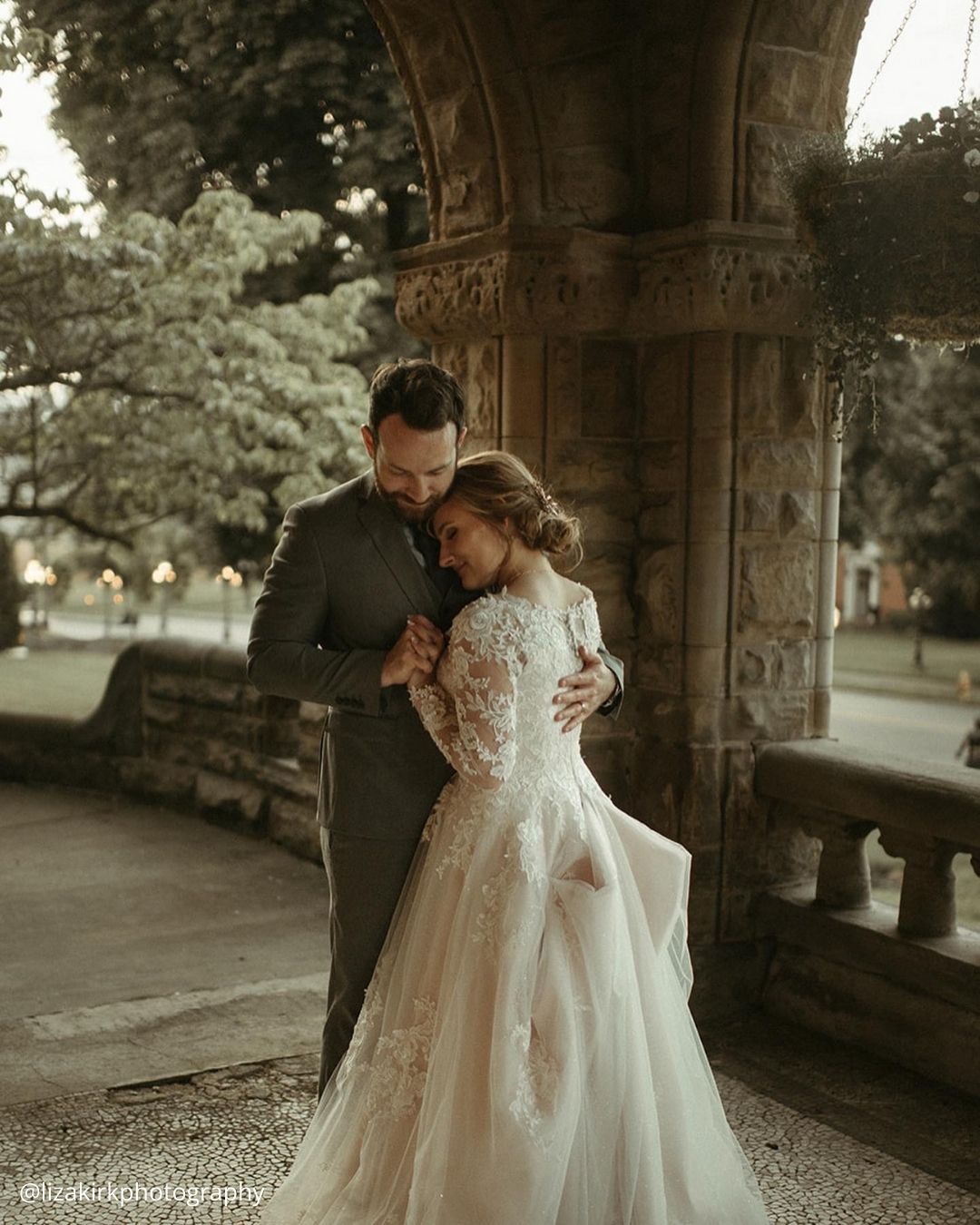 Capturing Huge Wedding Couple Moments