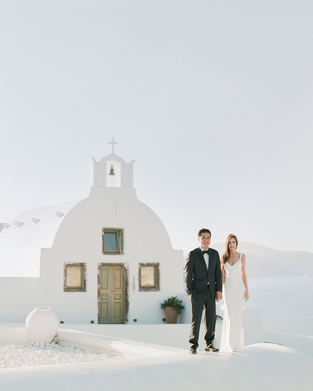 Cute Wedding Photos with Pets: Candid Moments with Furry Friends