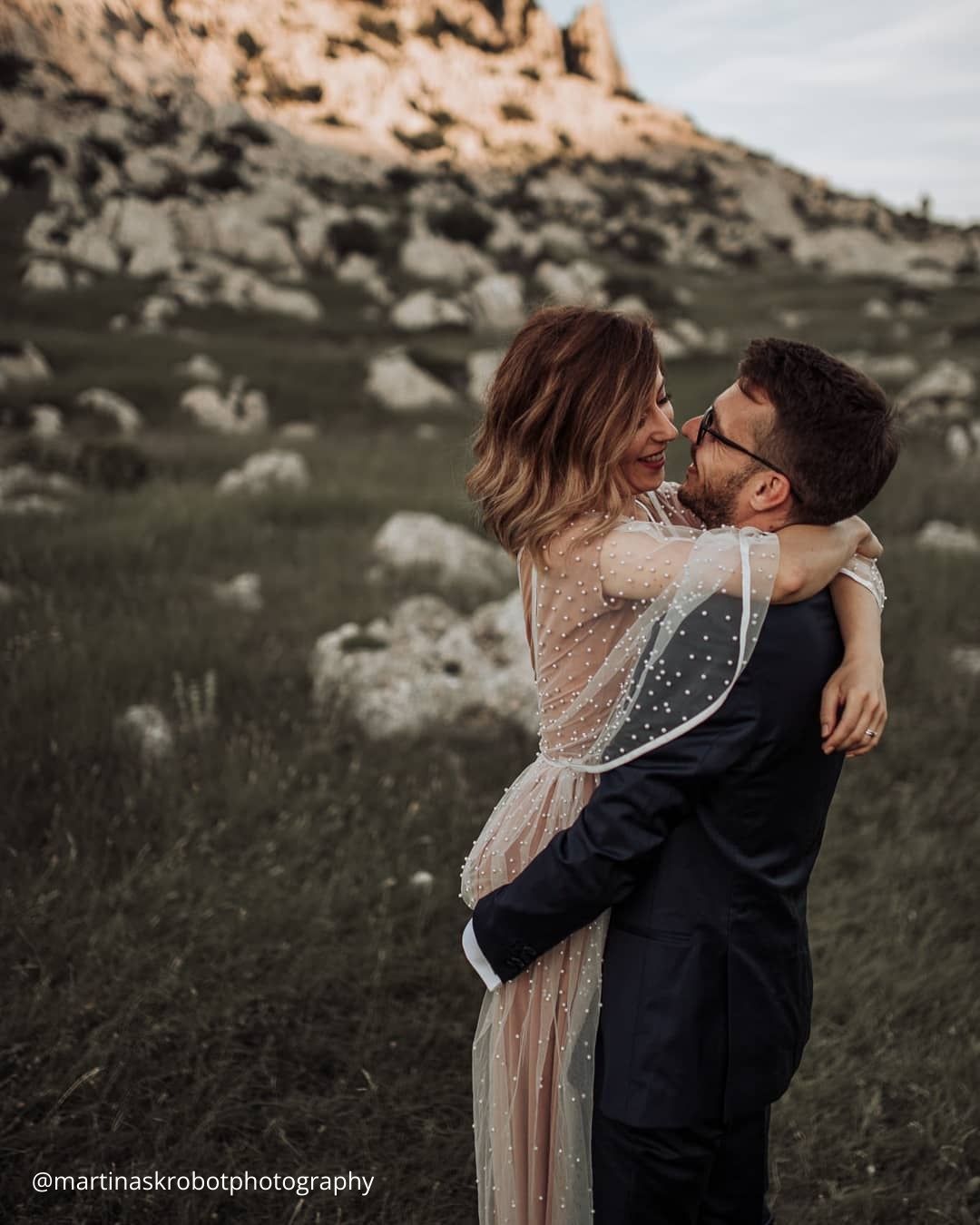 Outdoor Honeymoon Photo Ideas
