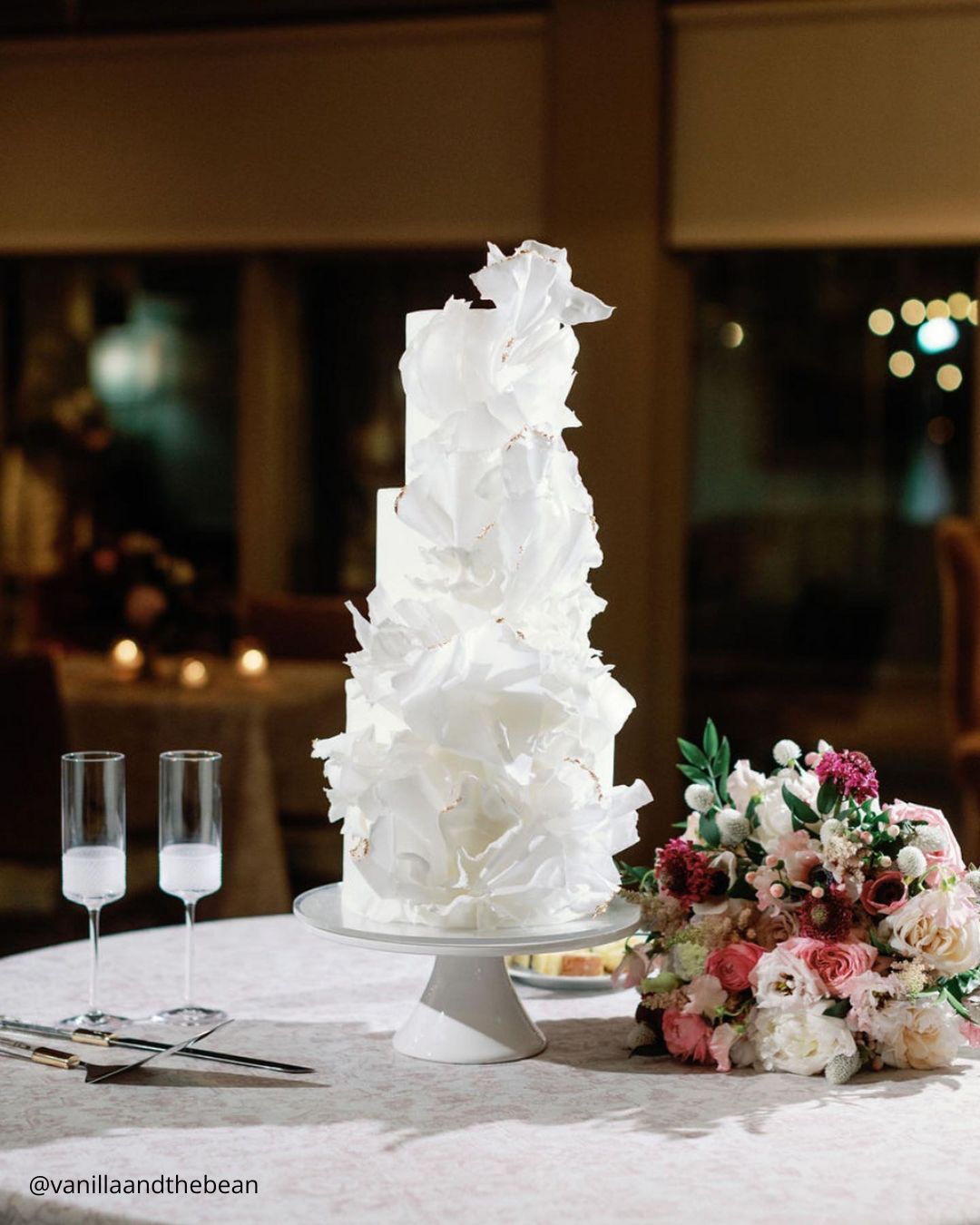 One Tiered Simple Summer Wedding Cakes