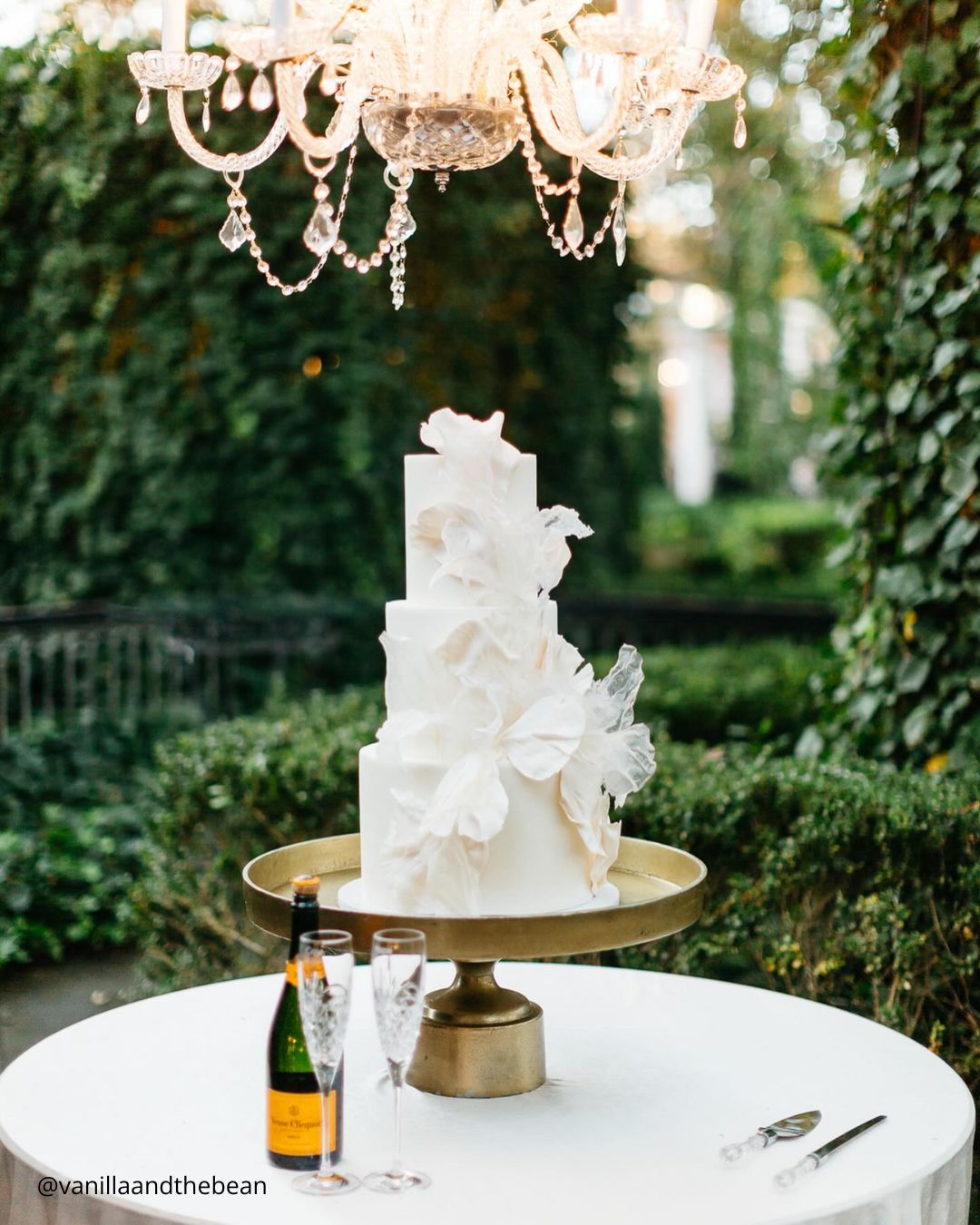 One Tiered Simple Summer Wedding Cakes