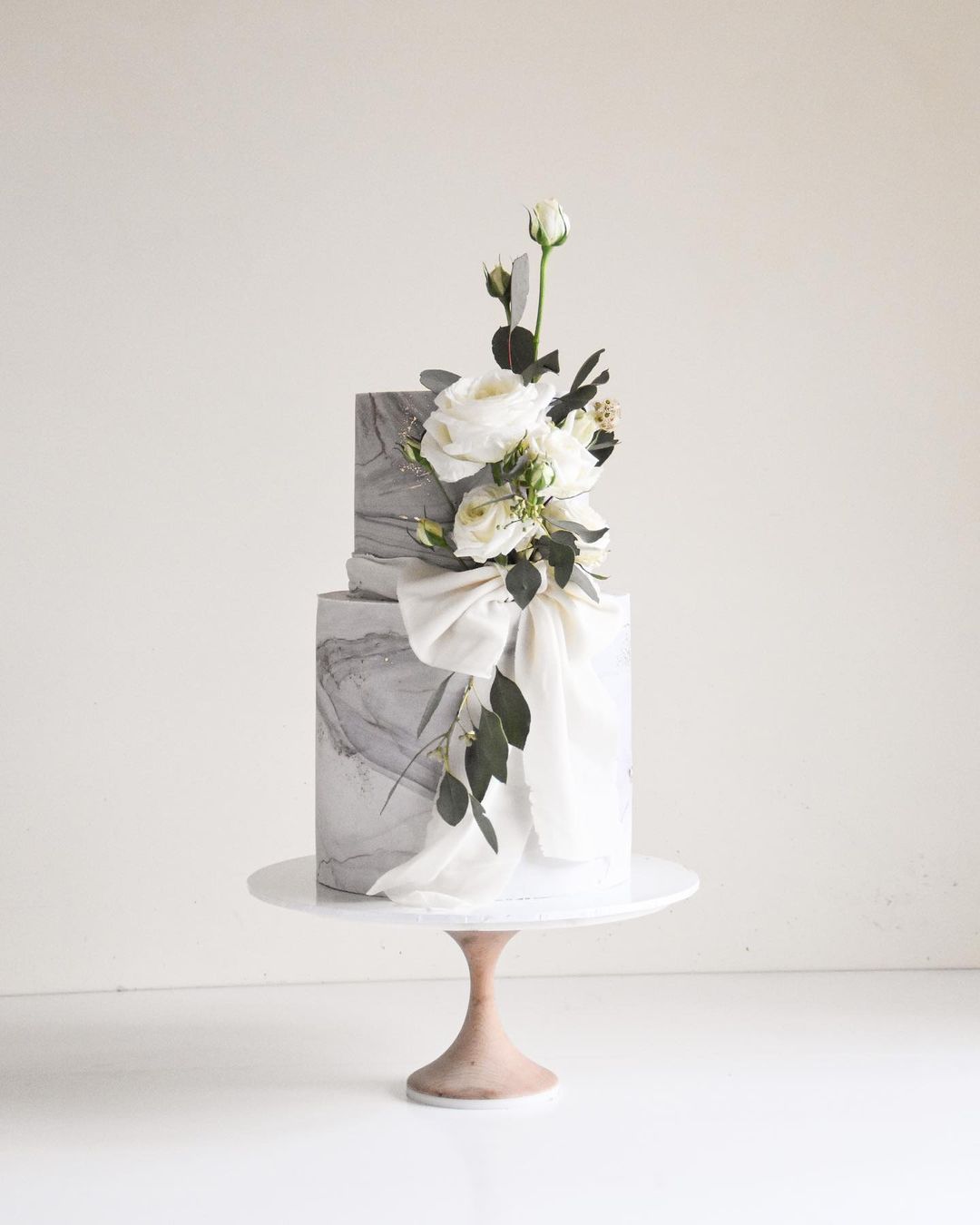 Black Elegant Summer Wedding Cakes