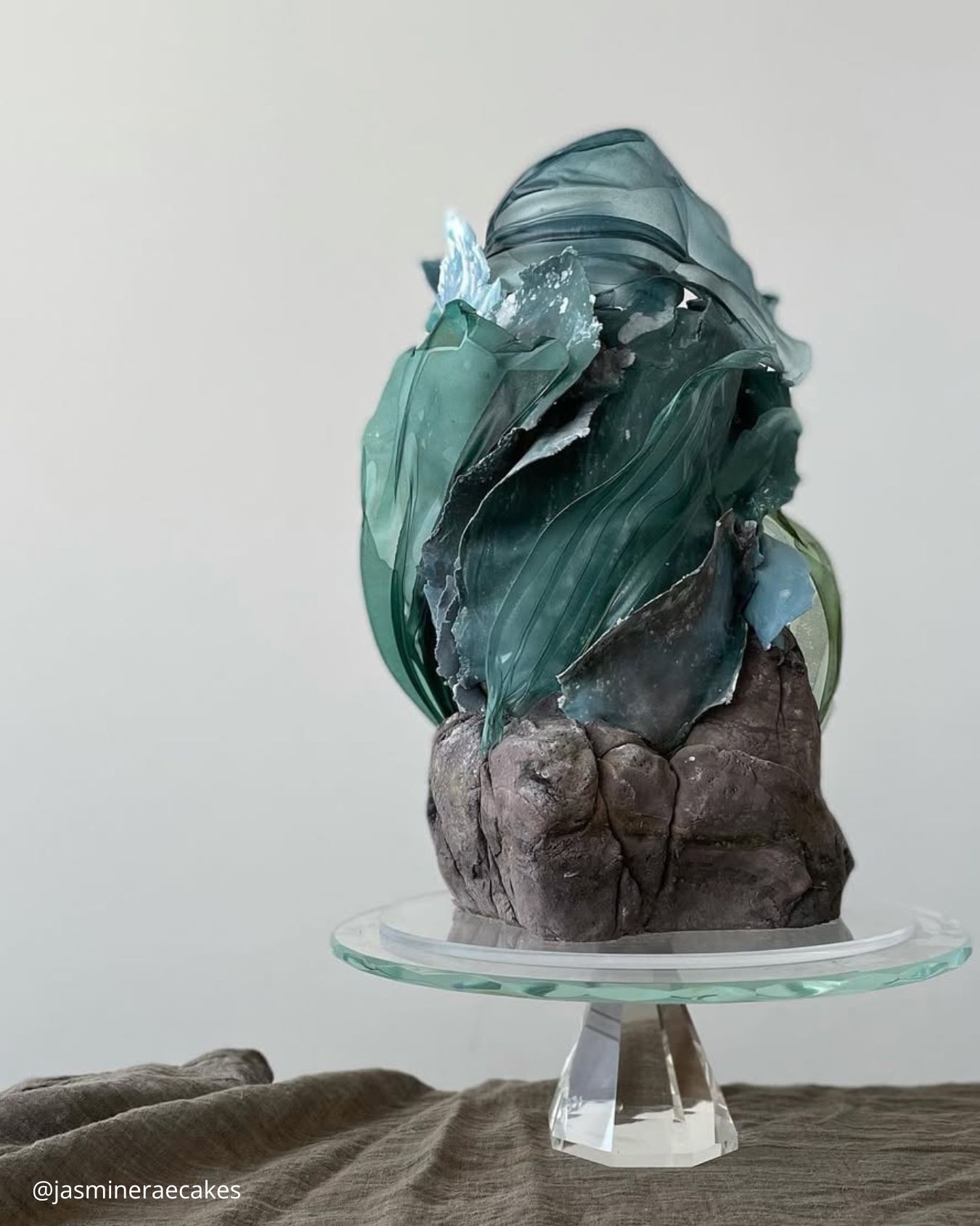 How do you keep a wedding cake cool in the summer?