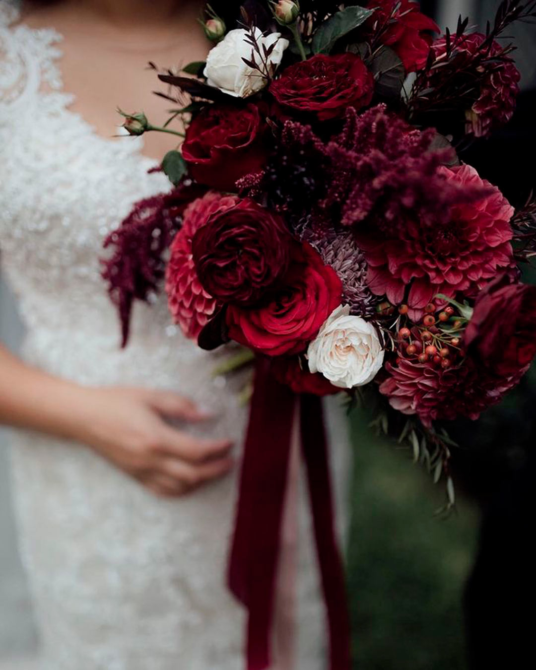 Red And White Wedding Cakes