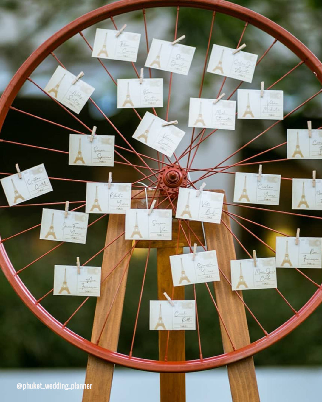 Shabby Chic Place Setting Display Ideas