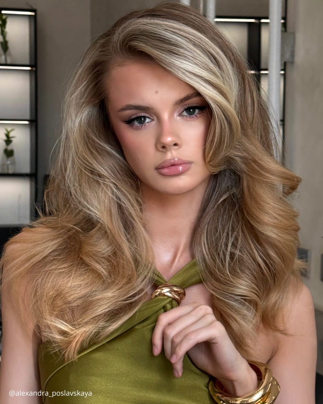 Glamorous Hollywood Curls