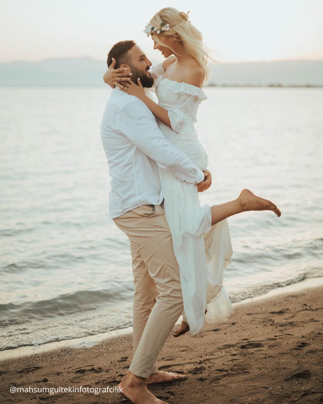 Best Outdoor Wedding Photos On the Beach