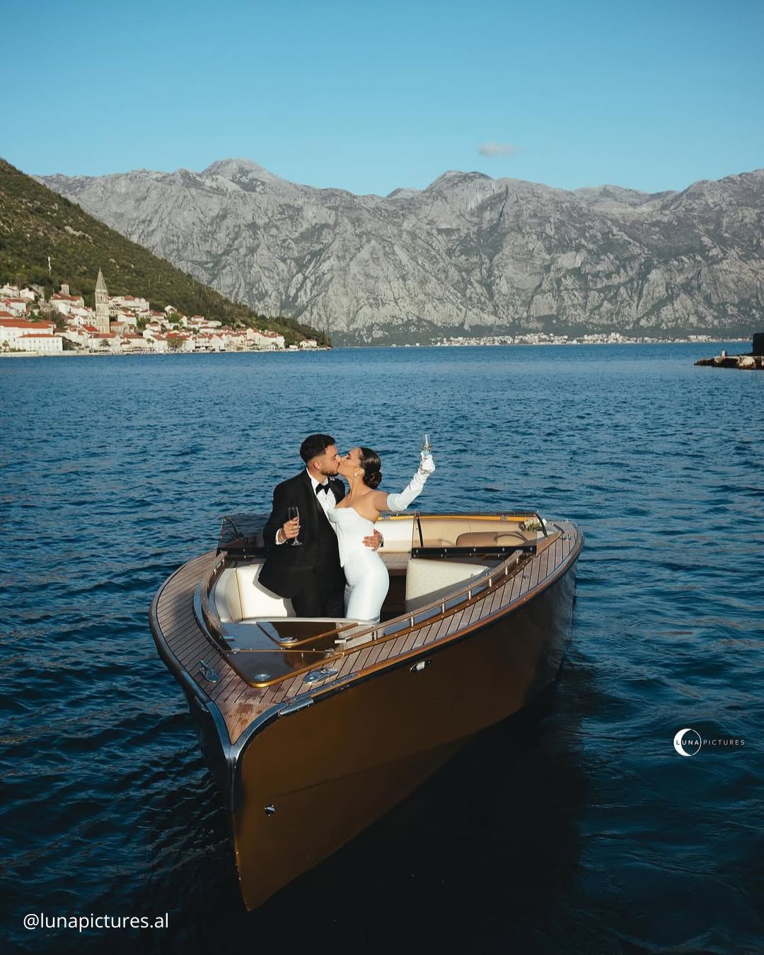 Creative Ideas for Wedding Photos