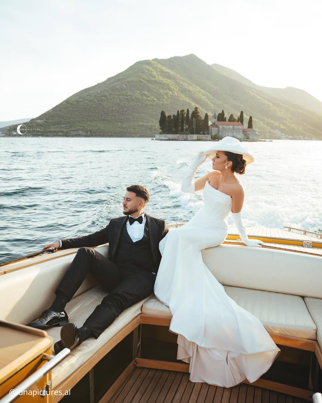 Wedding Outdoor Photos near a Lake