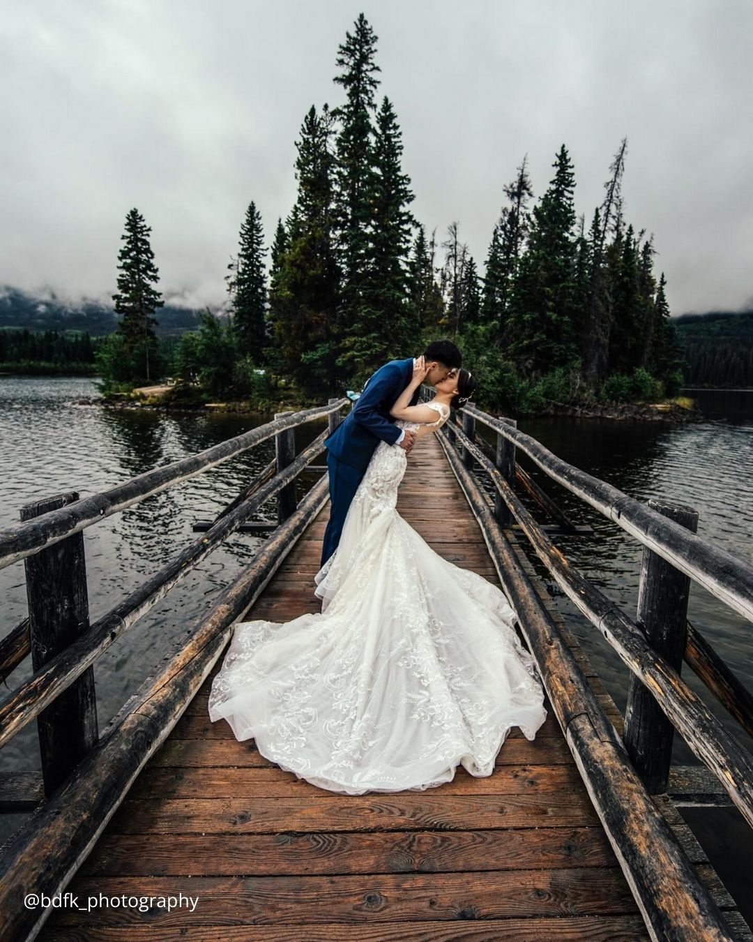 Wedding Photos Ideas in a Garden