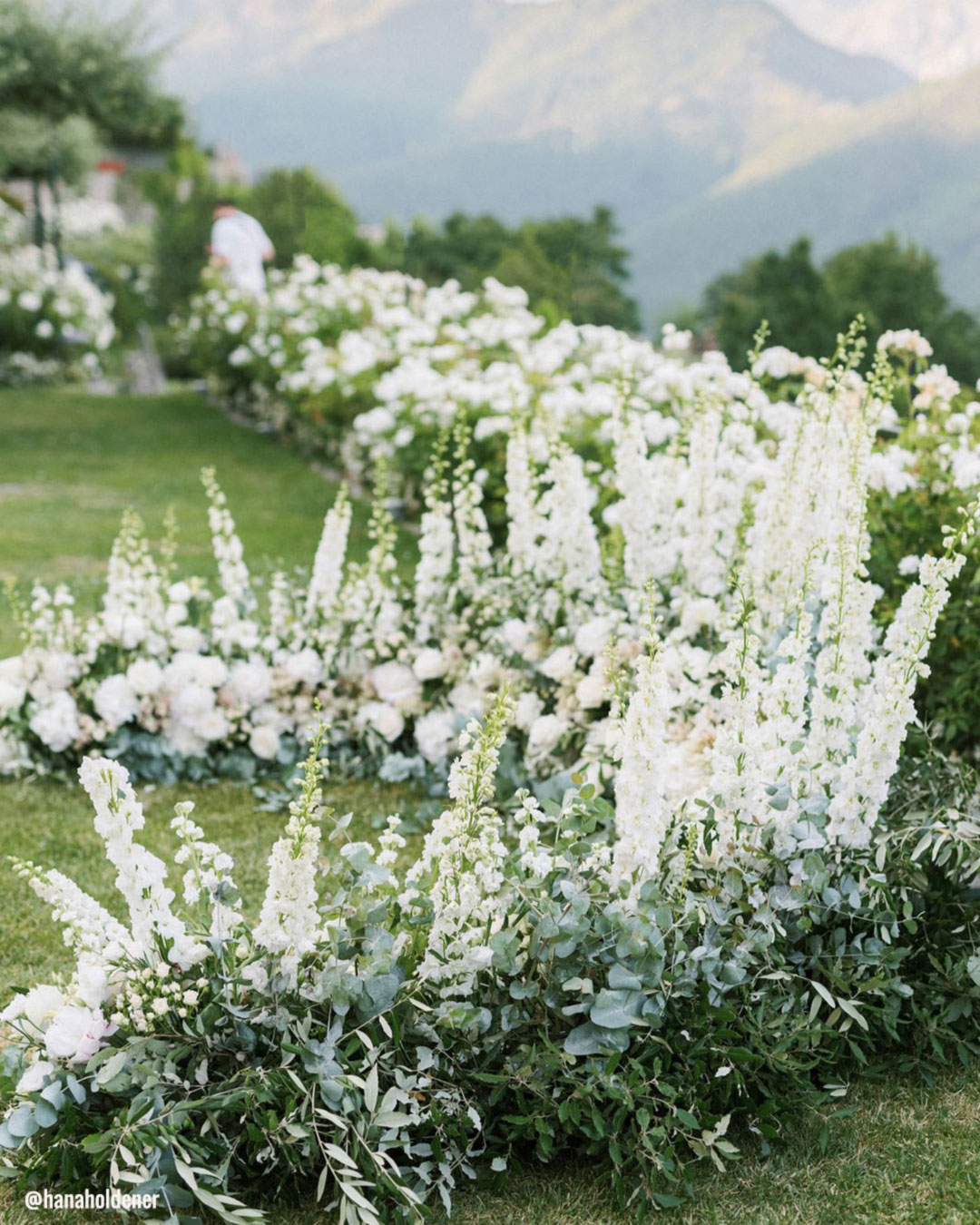 Aisle Decor with Flower Petals