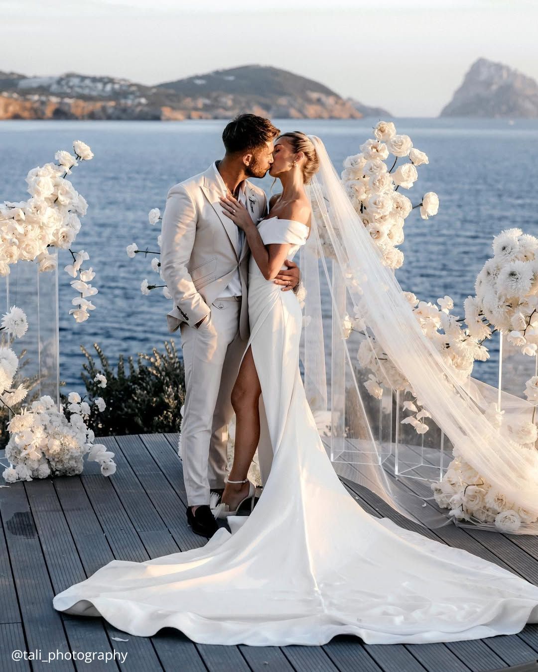 wedding photos happy brides under the minimalist arch ceremony tali photography