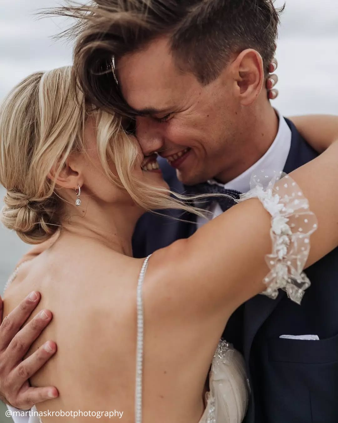 wedding photos cute photos of brides hugs smile wind blowing hair martinaskrobotphotography