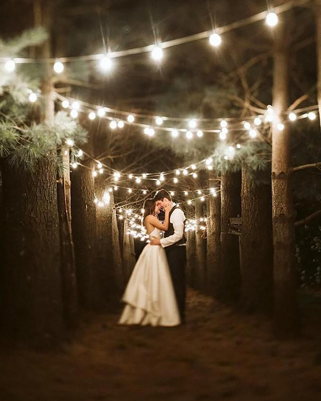wedding photos evening couple under lamps eric floberg