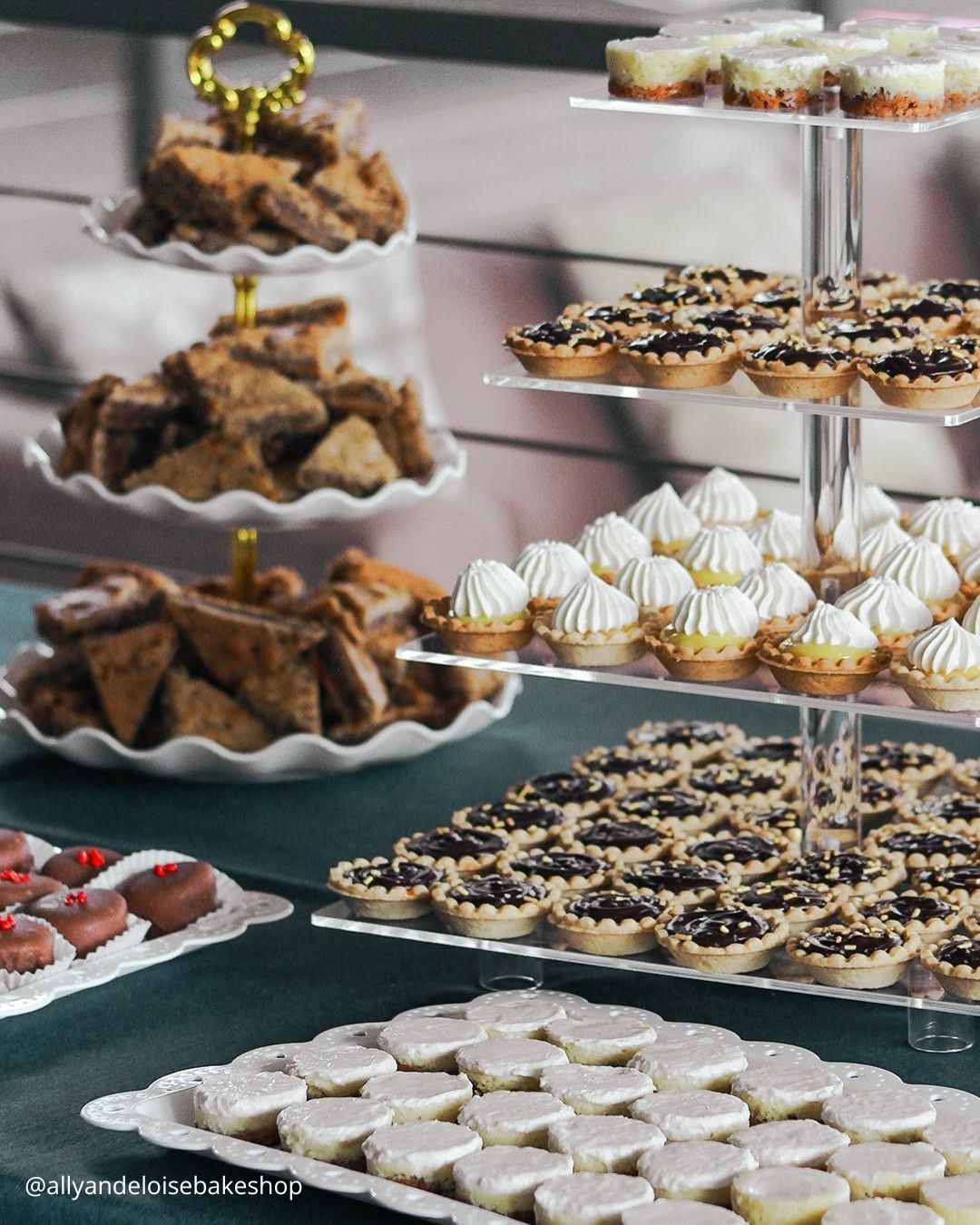Wedding Cake Alternatives to Save Money & Impress Your Guests