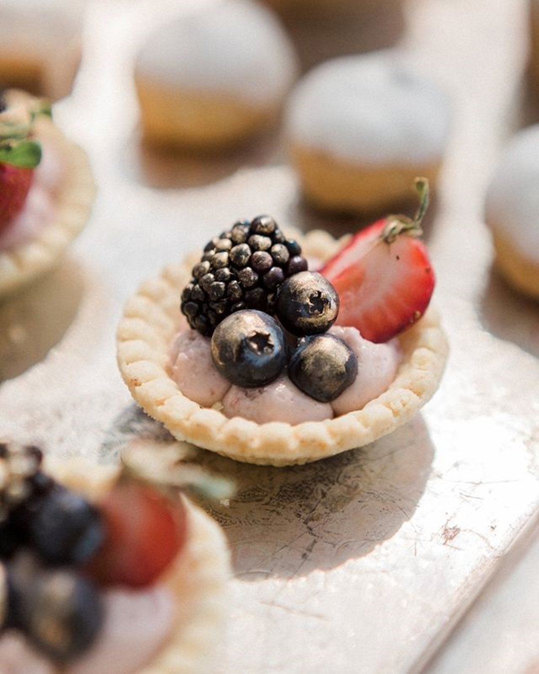 Desserts With Fruits Will Please Guests So Much