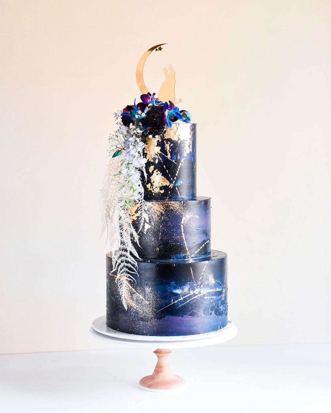 Wedding Cakes With Wild Flowers Accents