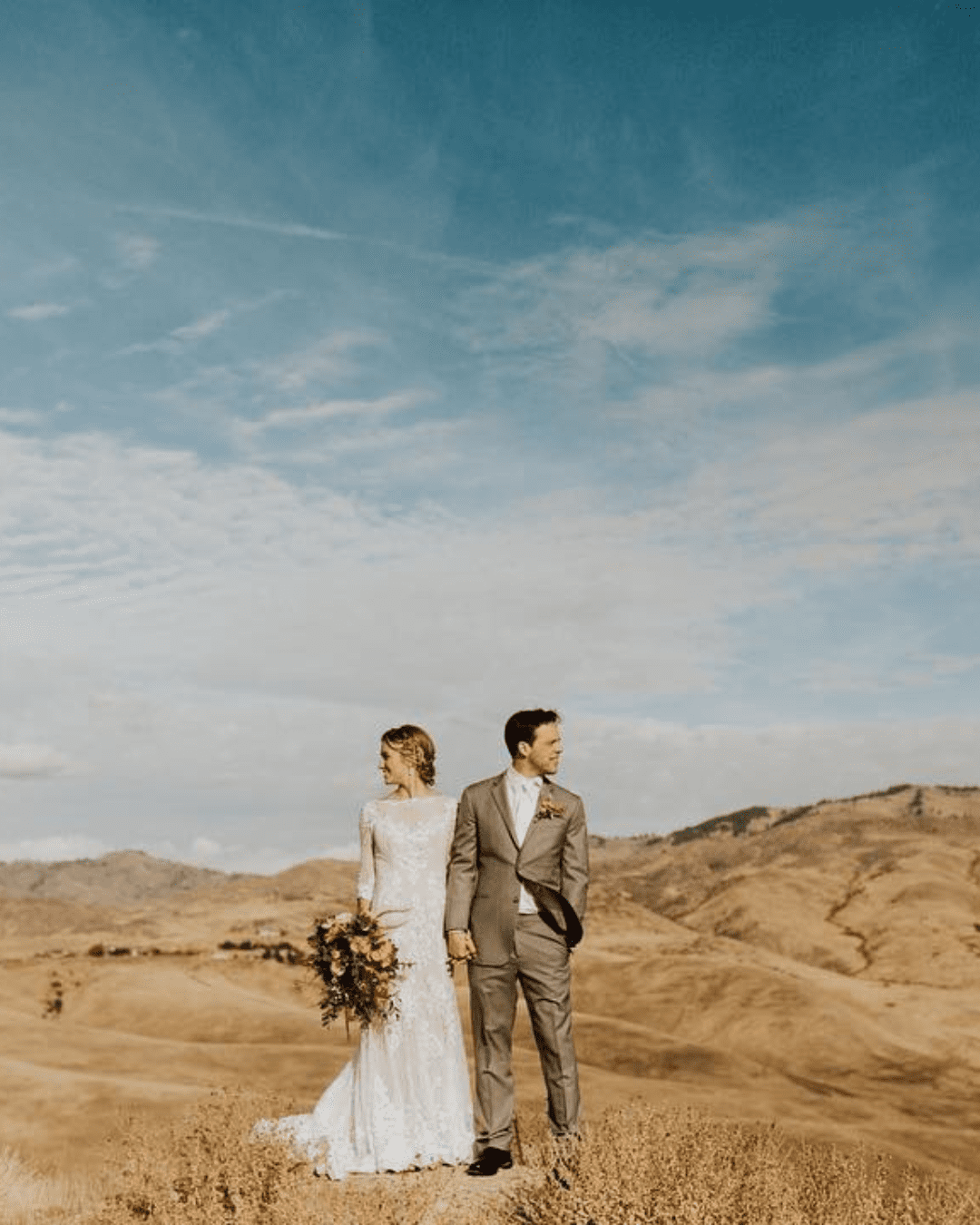Wedding Entourage Photo Ideas With Smoke Bombs