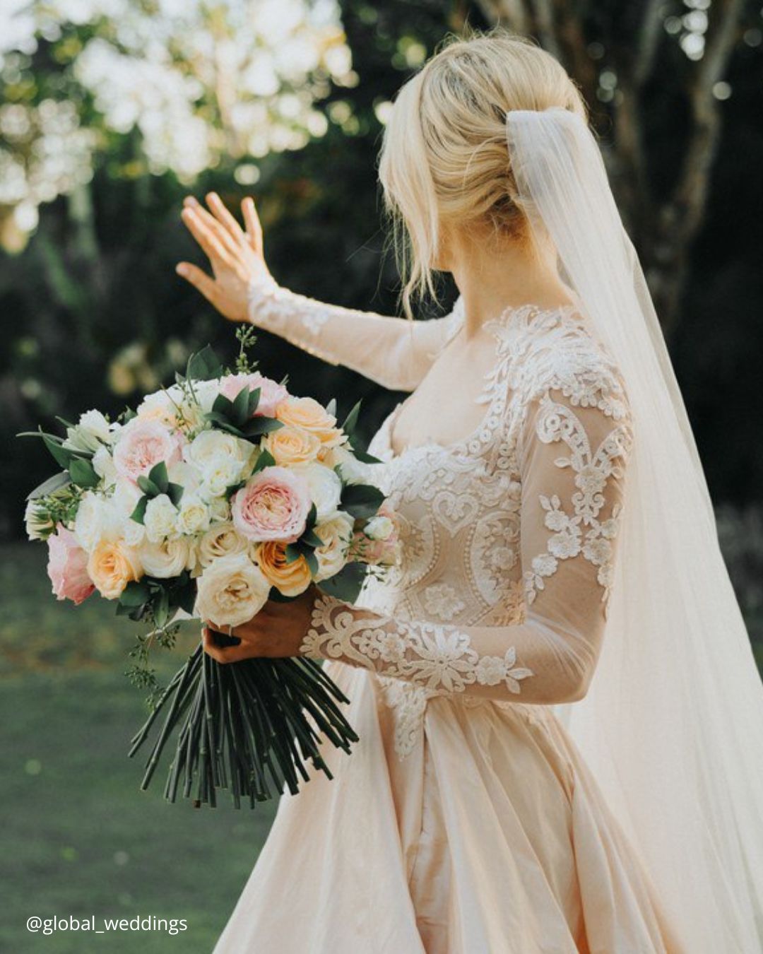 Chic Bouquets For Winter Wedding