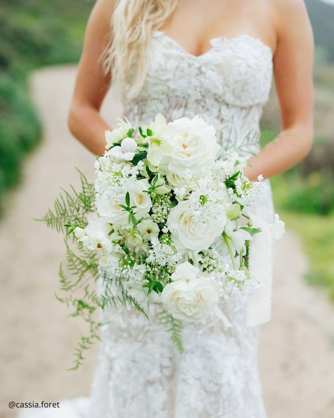 Simple Winter Wedding Bouquets