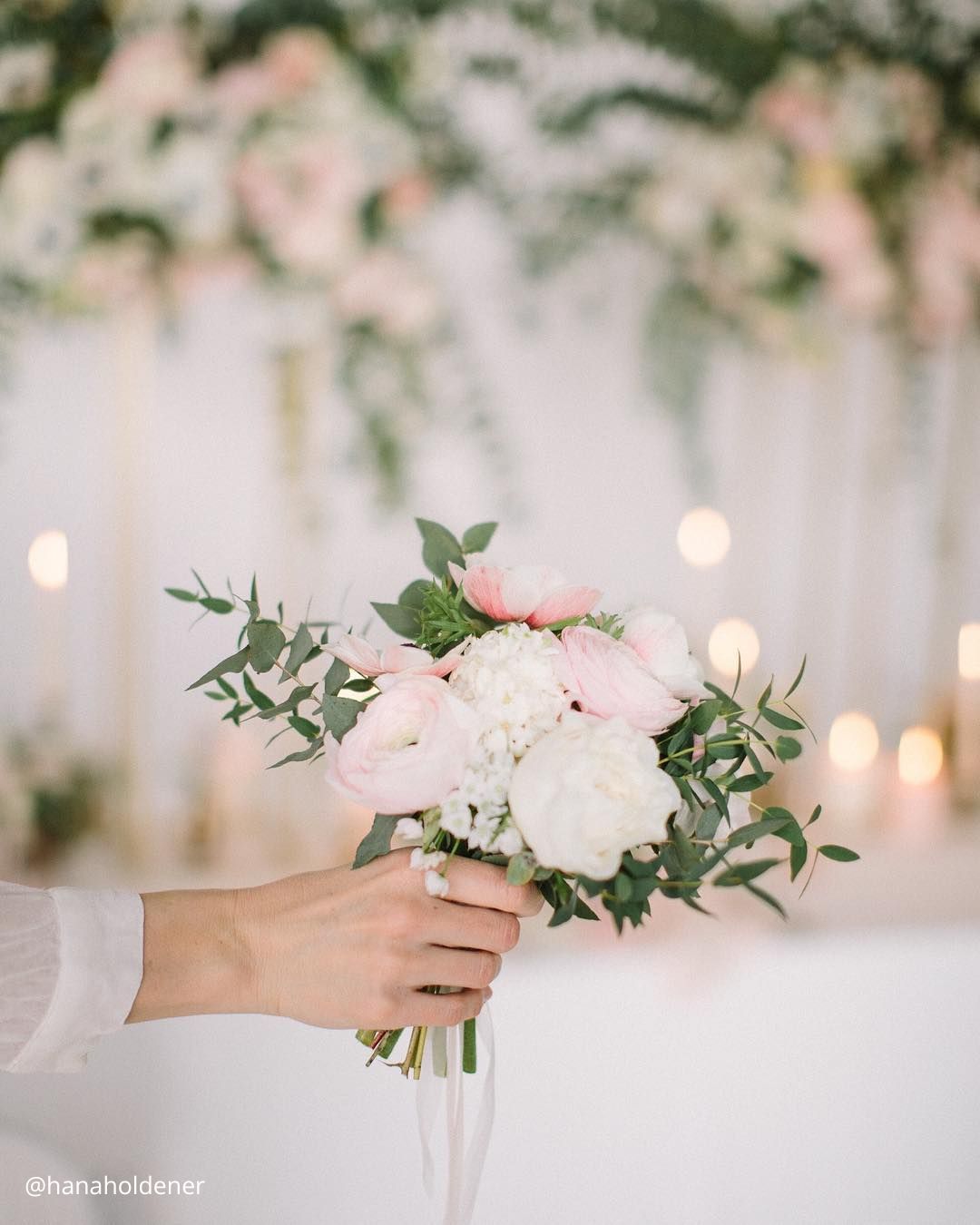 Cute Small Bouquets for a Winter Wedding